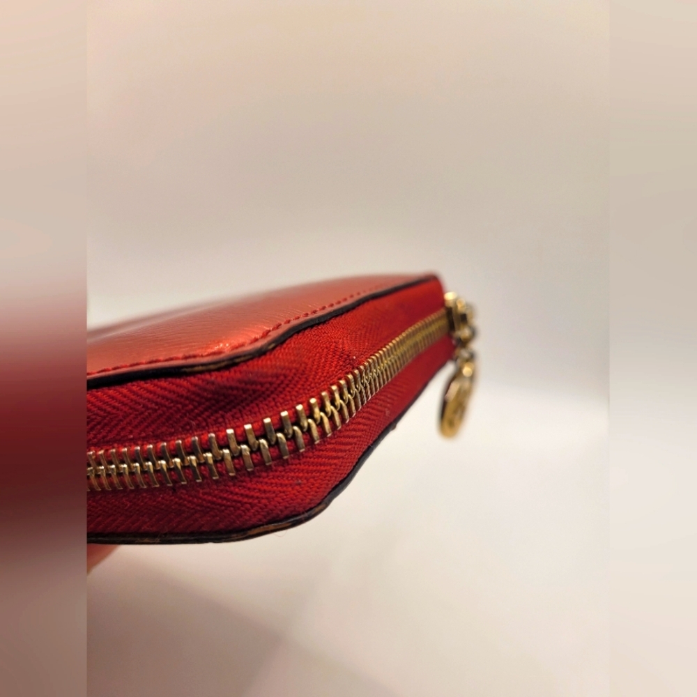 GUCCI Red Enamel Leather Long Heart Zipper Wallet - Picture 7 of 7